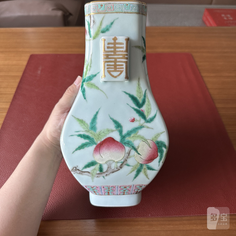 清光绪 青釉粉彩九桃纹贯耳瓶一对 - 图26